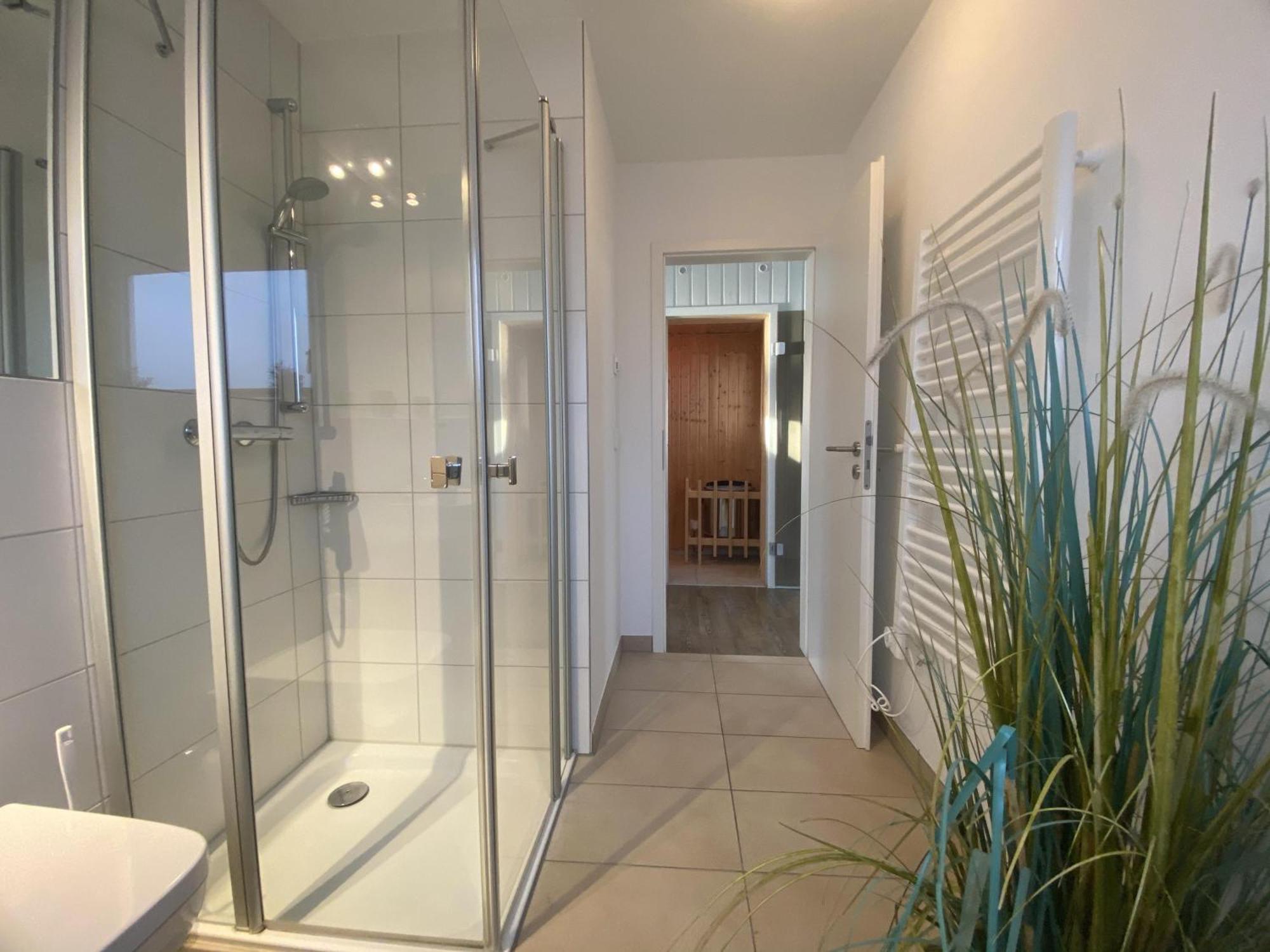 Schwimmendes Ferienhaus Antares One By Seeblick Ferien Oro, Rundum Wasser, Sauna أوبلينتيز المظهر الخارجي الصورة