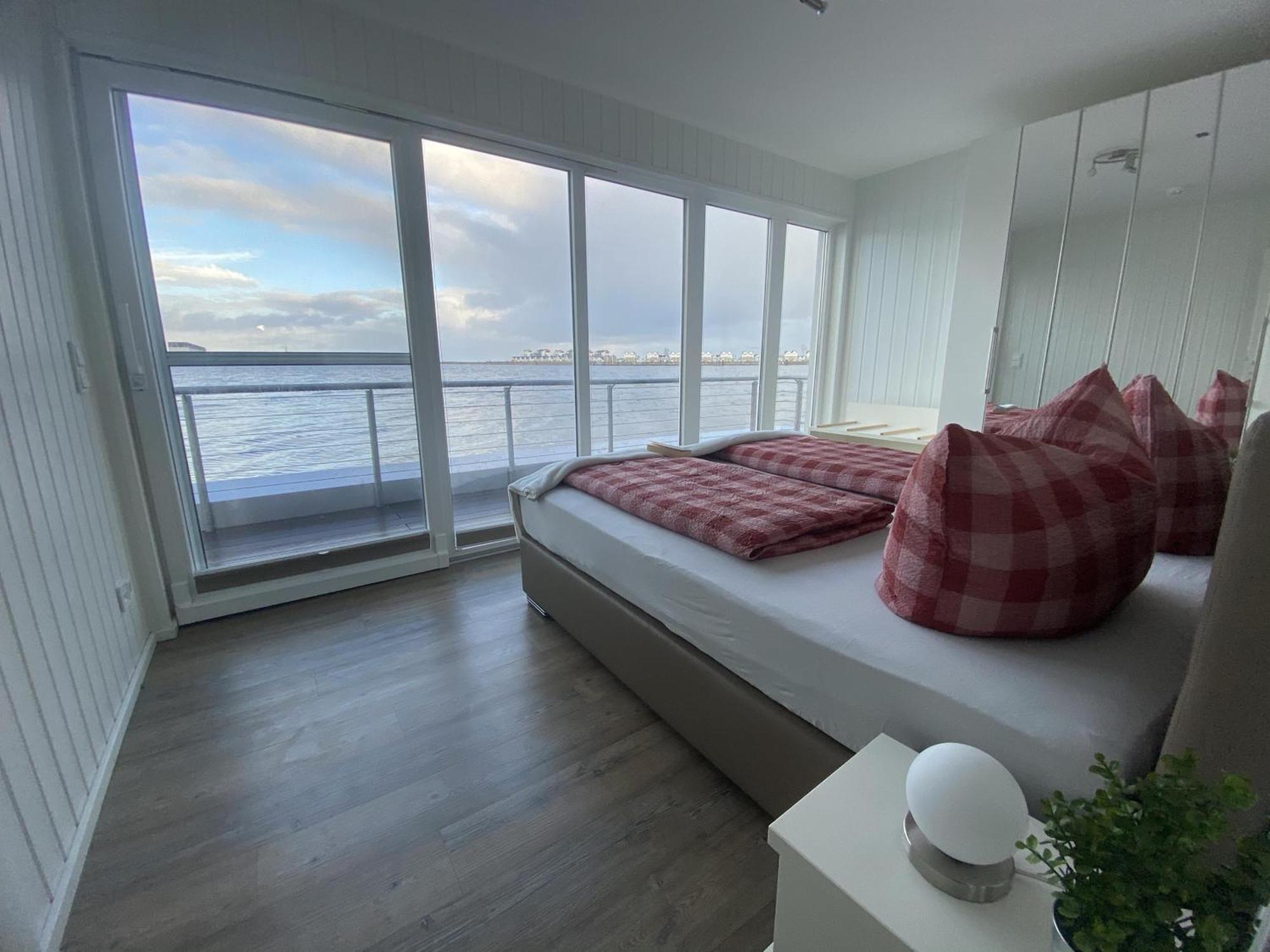 Schwimmendes Ferienhaus Antares One By Seeblick Ferien Oro, Rundum Wasser, Sauna أوبلينتيز المظهر الخارجي الصورة
